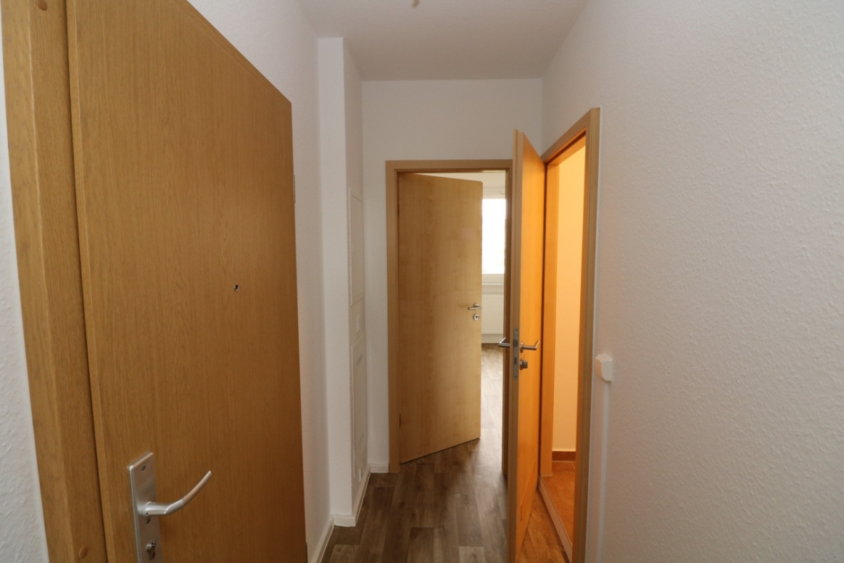 Manege frei…moderne 2-RW mit Aufzug, Wanne & Balkon!!! - Flur