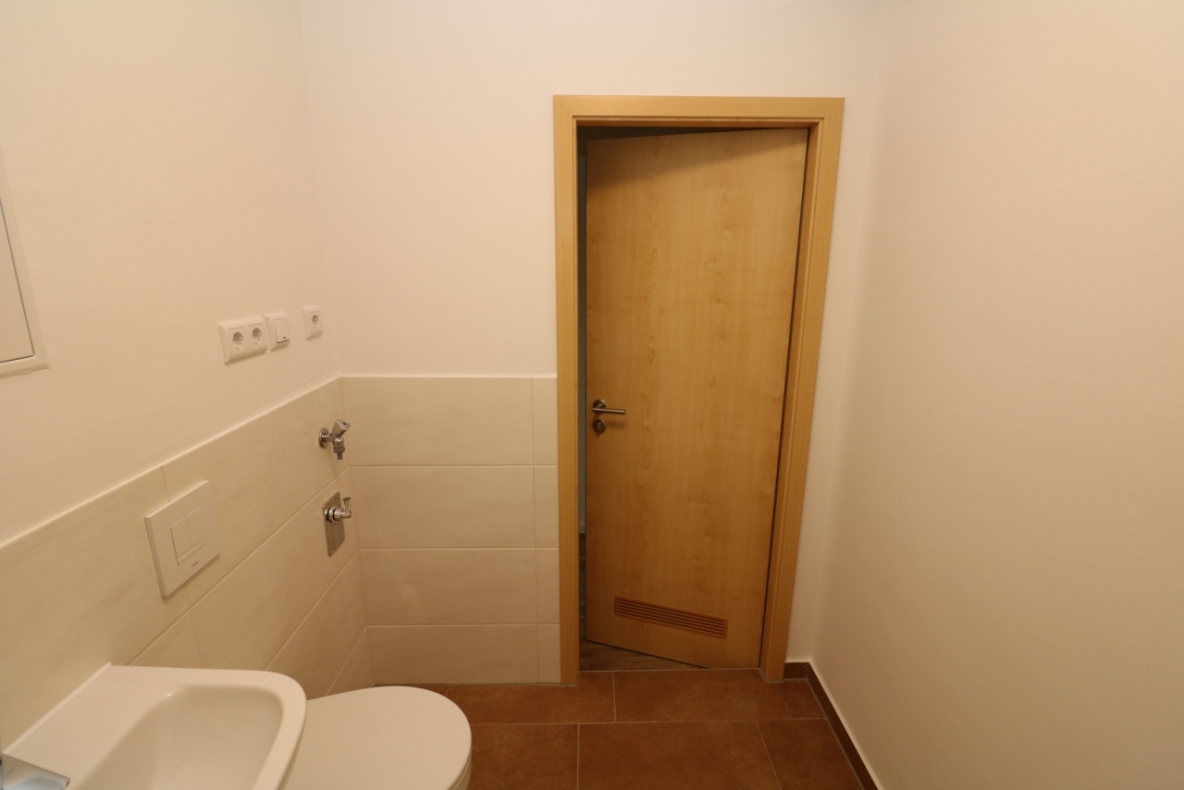 Manege frei…moderne 2-RW mit Aufzug, Wanne & Balkon!!! - Bad