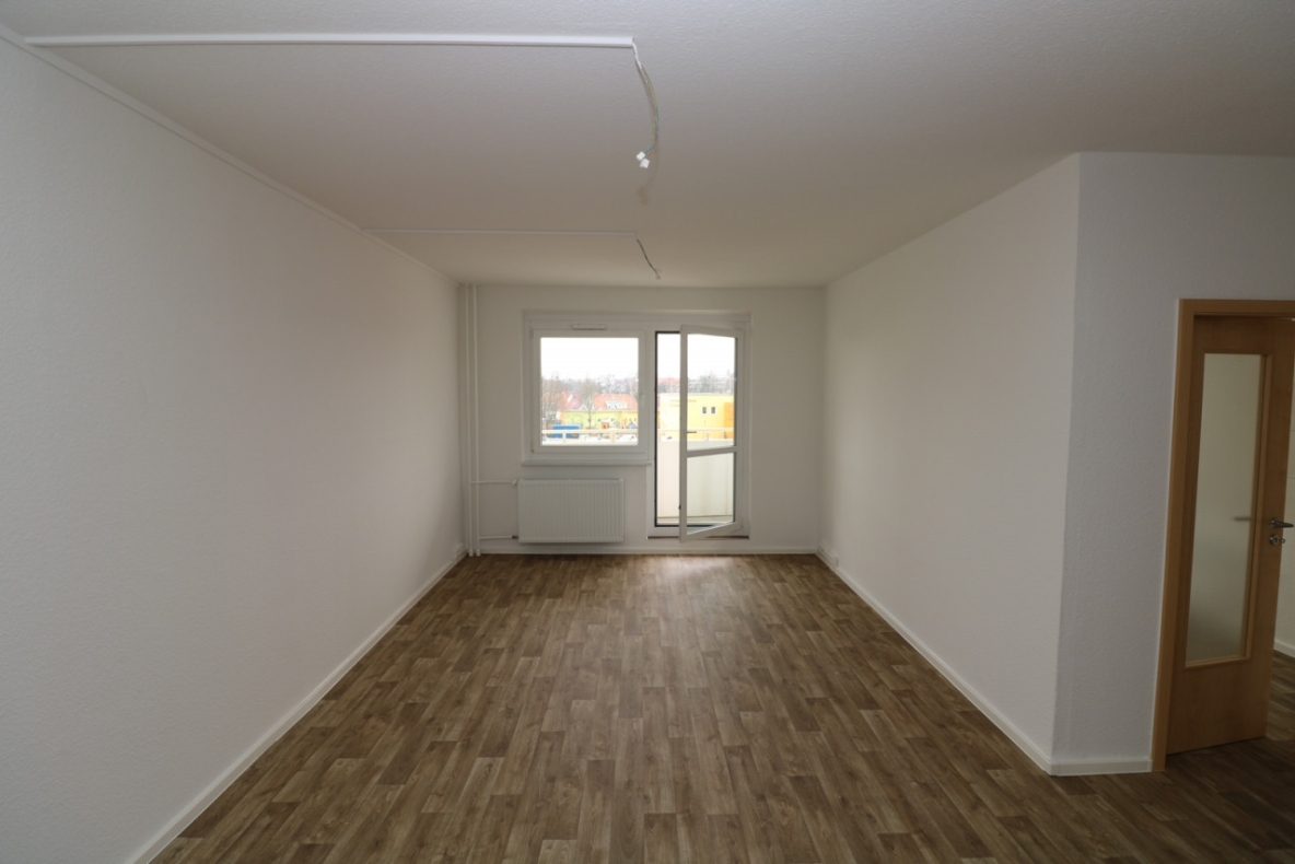 Manege frei…moderne 2-RW mit Aufzug, Wanne & Balkon!!! - Wohnzimmer