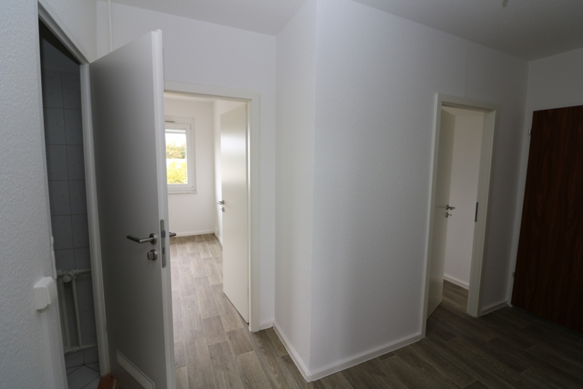 Viel Platz für Kind und Kegel…4-RW mit Wanne & Balkon!!! - Flur