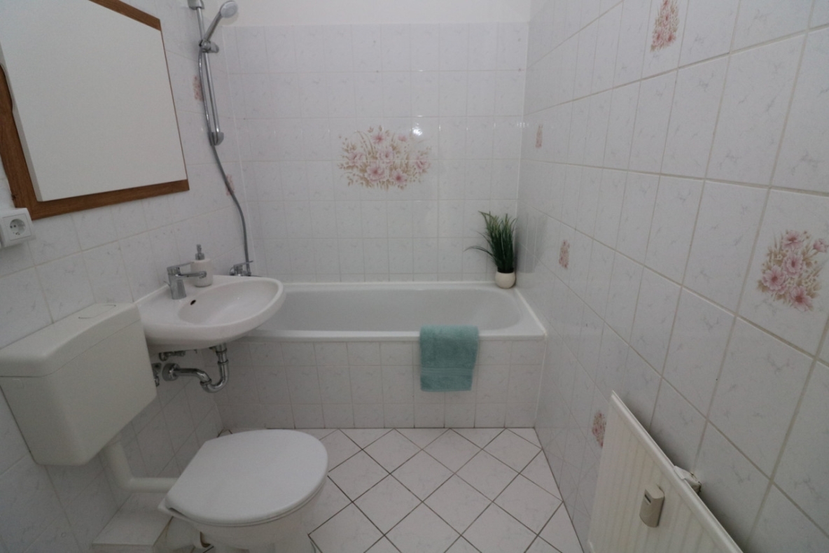 Viel Platz für Kind und Kegel…4-RW mit Wanne & Balkon!!! - Bad