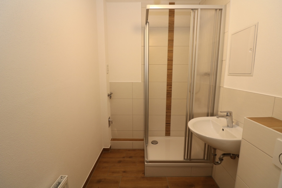 Endlich ein gesundes Happy-Meal...2-RW mit Einbauküche, Dusche & Balkon!!! - Bad mit Dusche