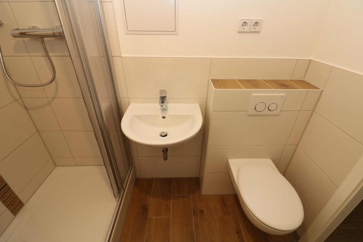 Endlich ein gesundes Happy-Meal...2-RW mit Einbauküche, Dusche & Balkon!!! - Bad mit Dusche