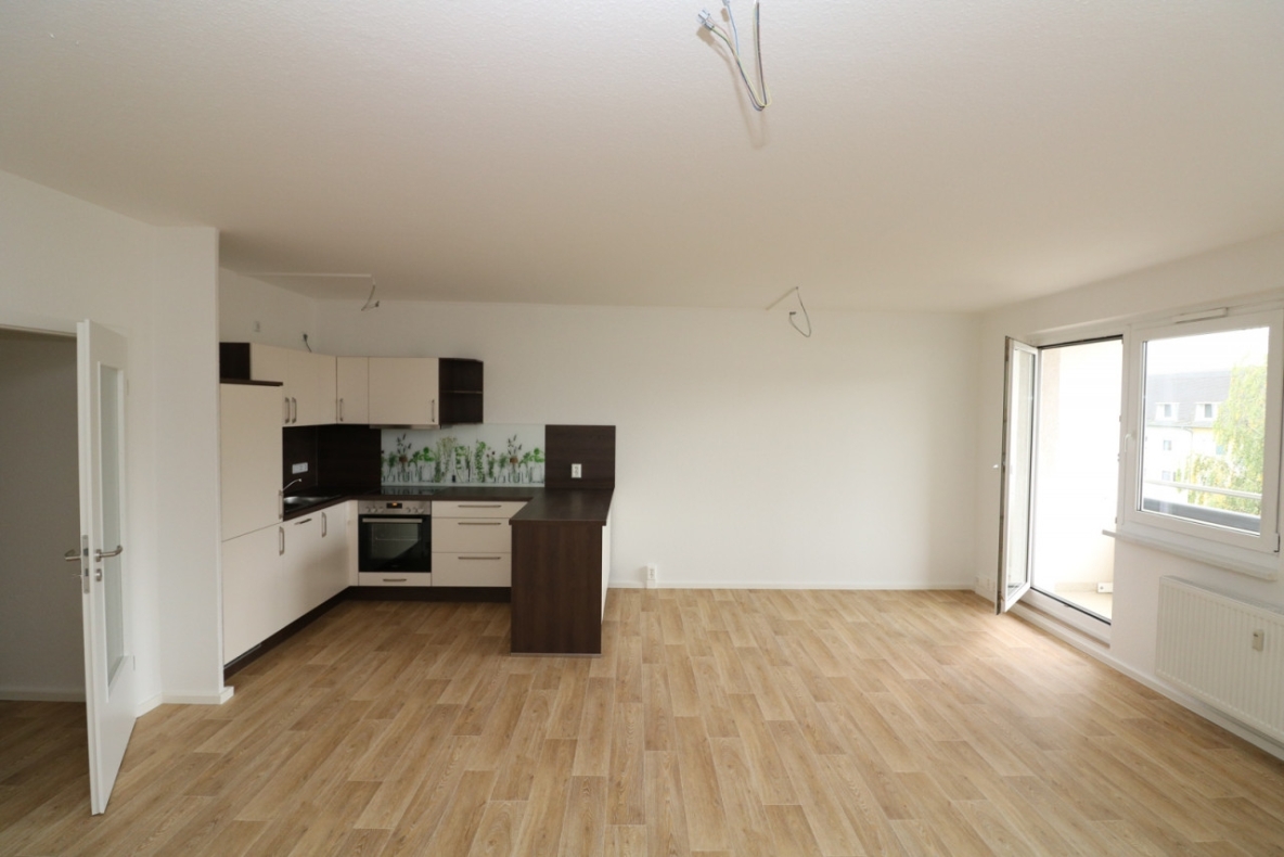 Endlich ein gesundes Happy-Meal...2-RW mit Einbauküche, Dusche & Balkon!!! - Wohnzimmer