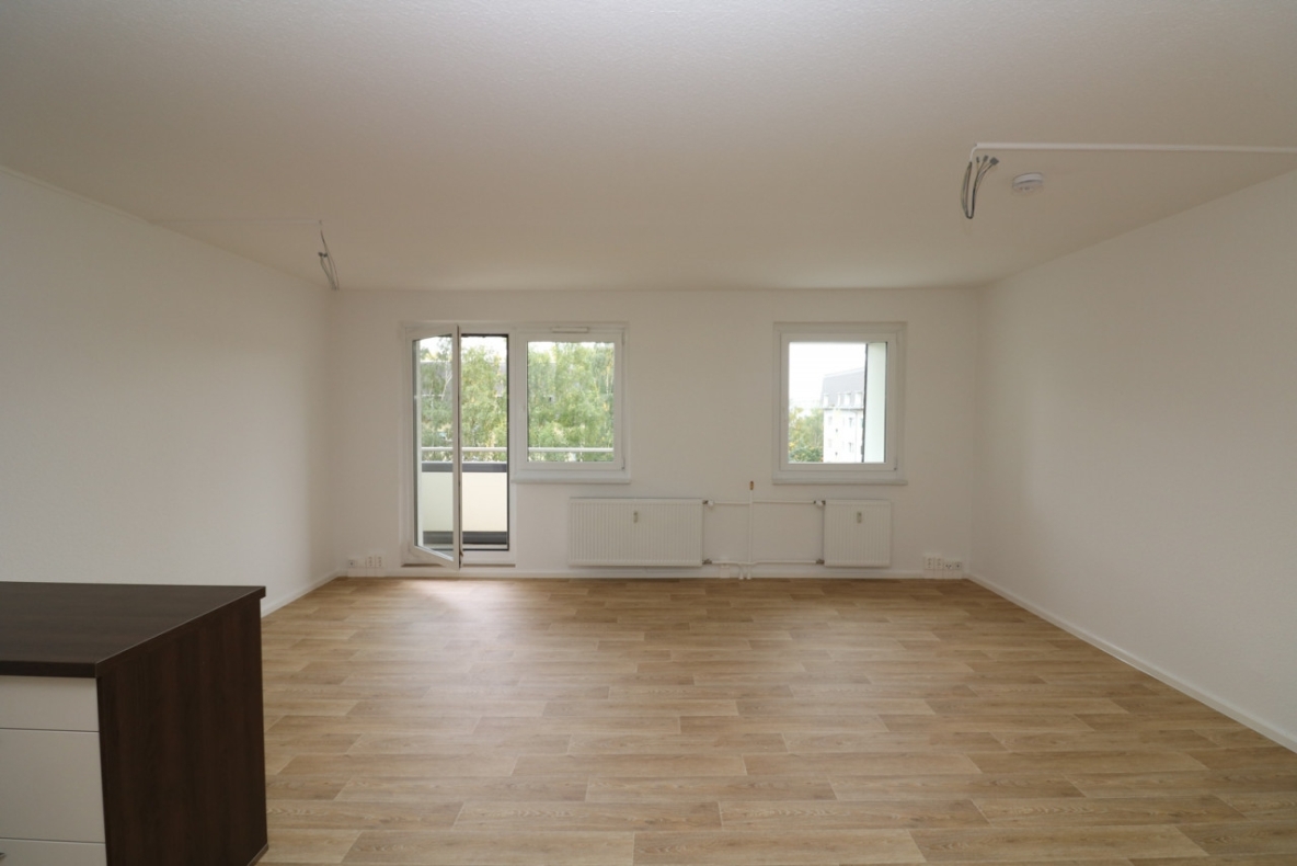 Endlich ein gesundes Happy-Meal...2-RW mit Einbauküche, Dusche & Balkon!!! - Wohnzimmer