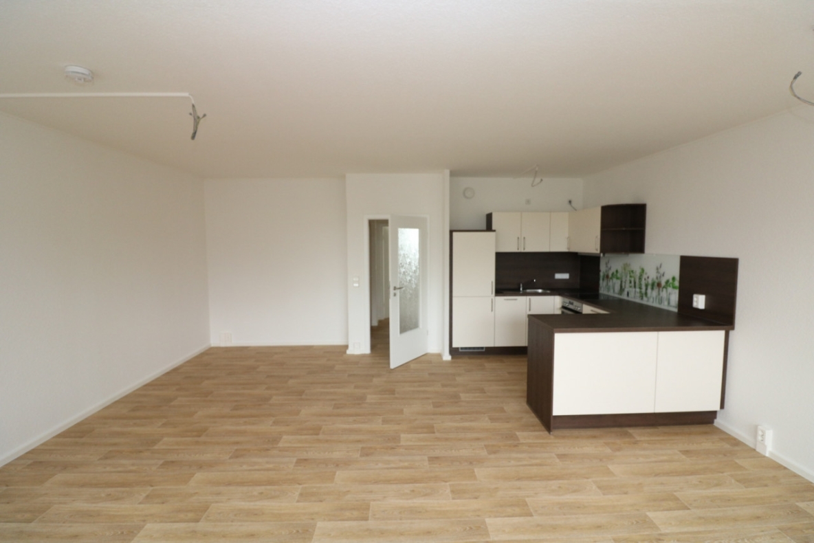 Endlich ein gesundes Happy-Meal...2-RW mit Einbauküche, Dusche & Balkon!!! - Wohnzimmer