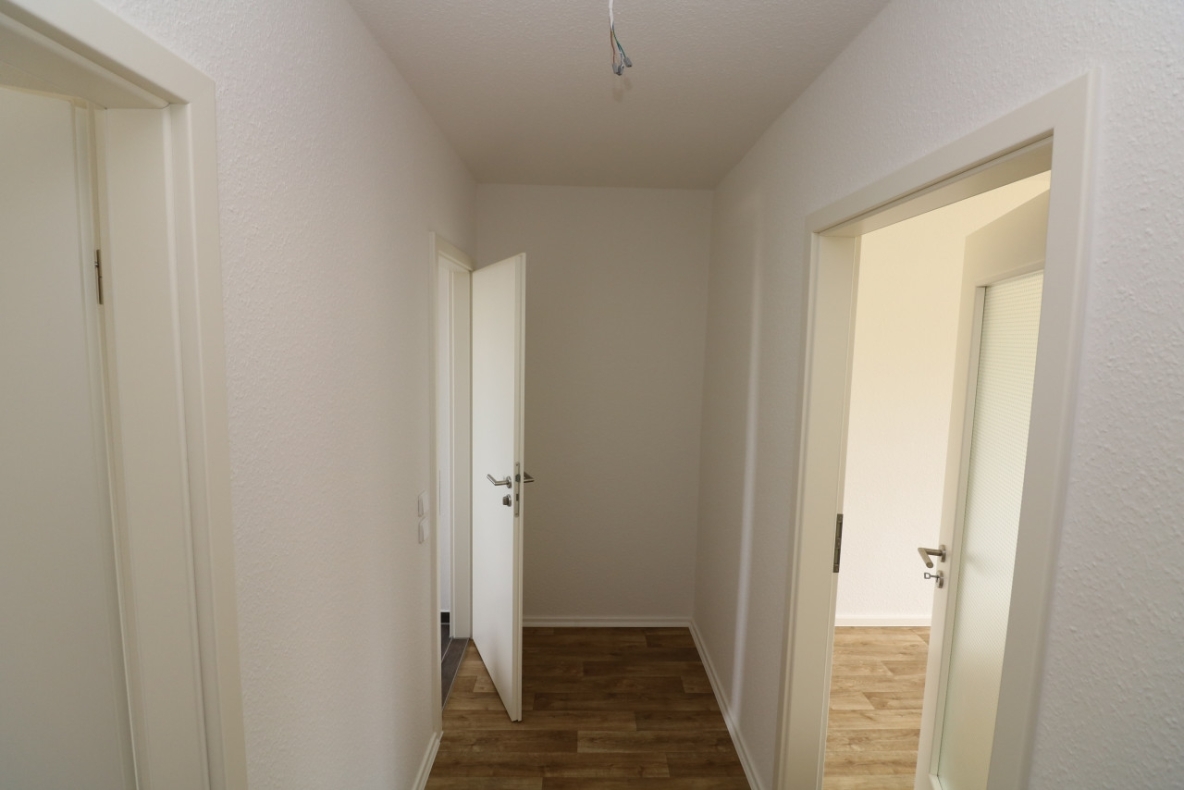 Ein Schnapper...helle 2-RW mit modernem Wannenbad!!! - Flur
