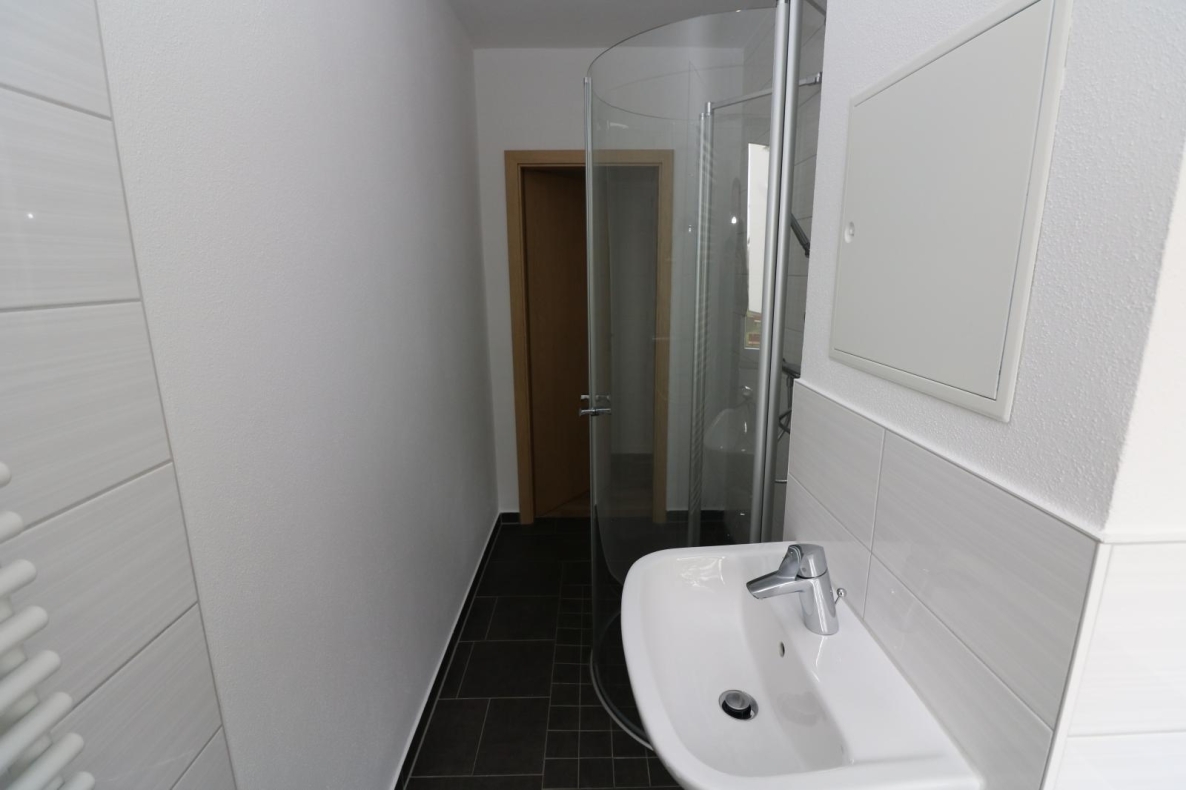 EG-Wohnung mit bodengleicher Dusche u. Balkon...da freuen sich nicht nur die Umzugshelfer! - Beispiel Bad mit Dusche