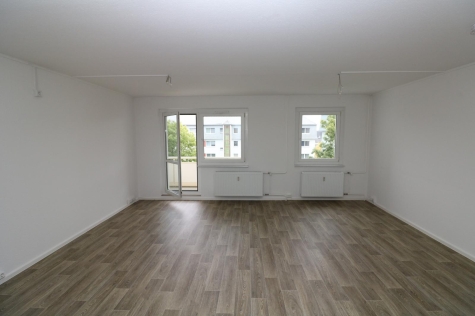 Schnell sein lohnt sich…günstige Etagenwohnung mit Wanne, Dusche u. 2 Balkonen!!!, 09599 Freiberg, Arthur-Schulz-Straße 14