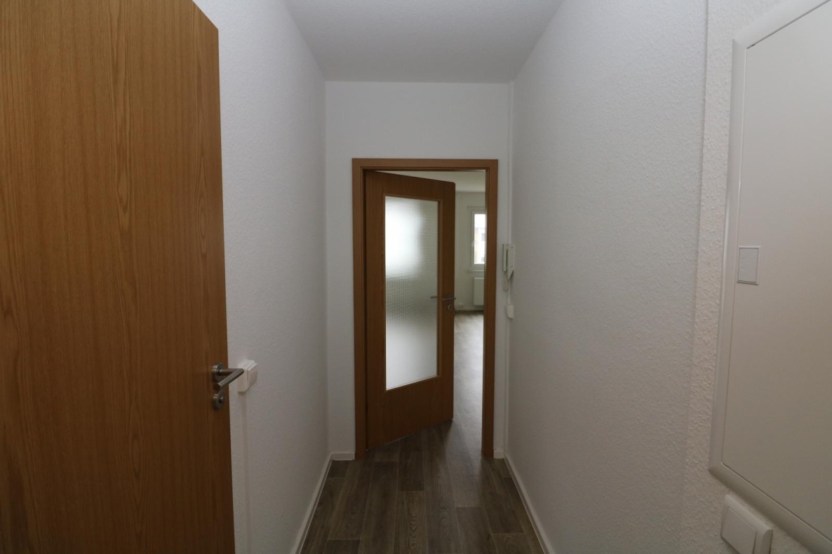 Schnell sein lohnt sich...günstige Etagenwohnung mit Wanne, Dusche u. 2 Balkonen!!! - Flur