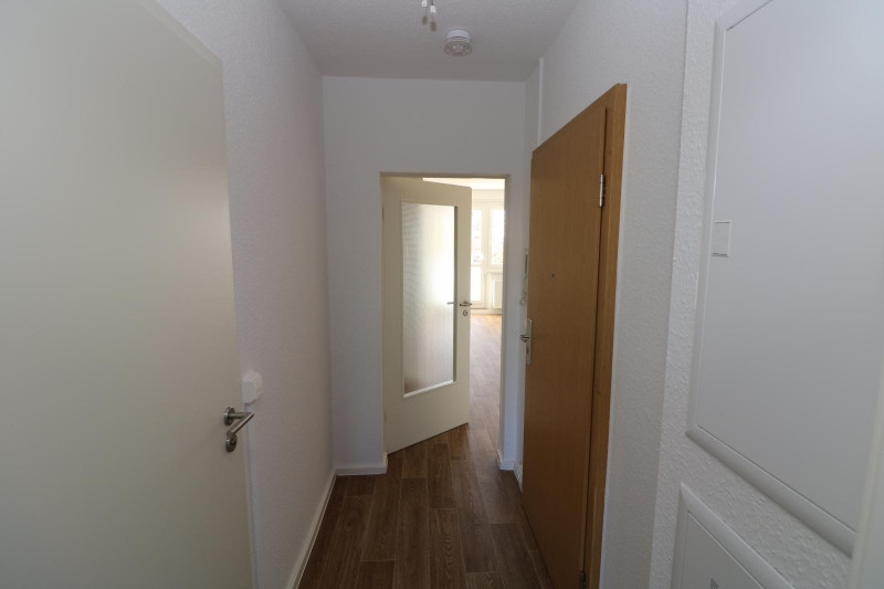 EG-Wohnung mit bodengleicher Dusche & Balkon...da freuen sich nicht nur die Umzugshelfer! - Beispiel Flur