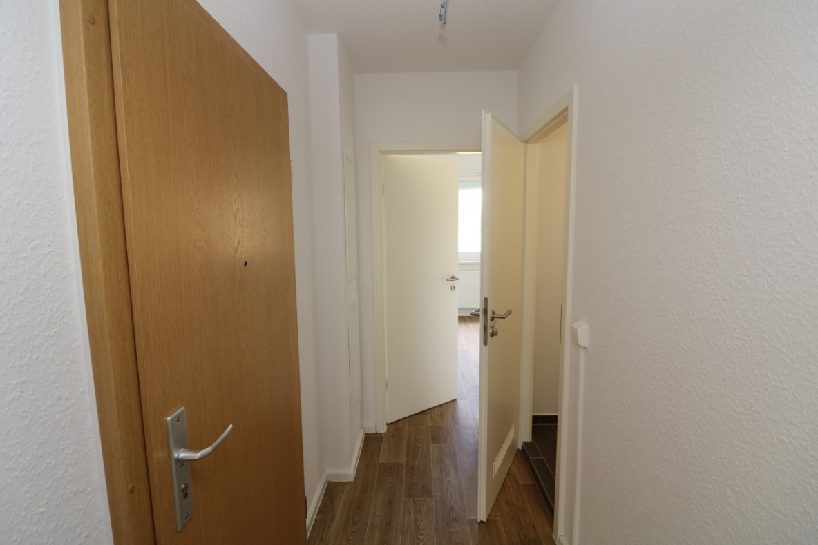 EG-Wohnung mit bodengleicher Dusche & Balkon...da freuen sich nicht nur die Umzugshelfer! - Flur