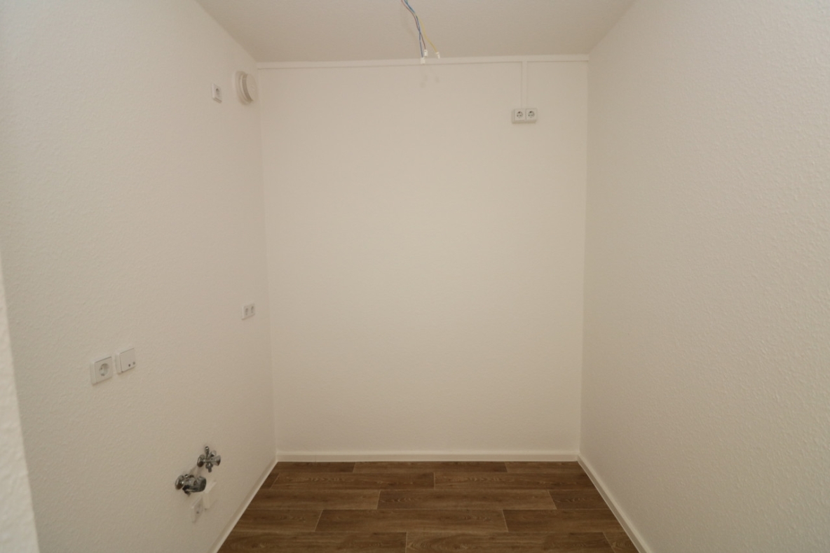 EG-Wohnung mit bodengleicher Dusche & Balkon...da freuen sich nicht nur die Umzugshelfer! - Küche