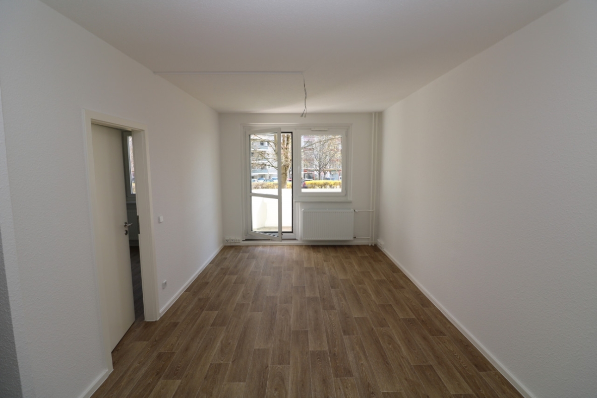 EG-Wohnung mit bodengleicher Dusche & Balkon...da freuen sich nicht nur die Umzugshelfer! - Wohnzimmer