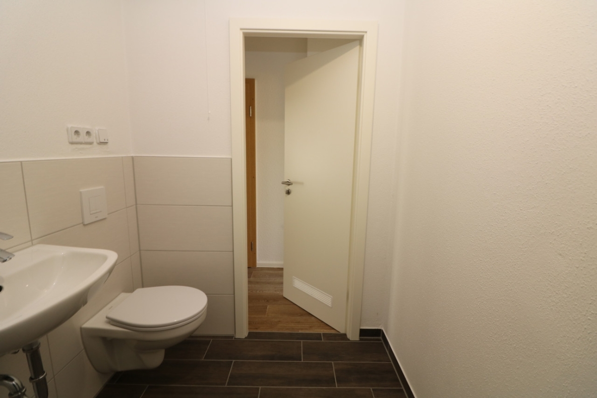 EG-Wohnung mit bodengleicher Dusche & Balkon...da freuen sich nicht nur die Umzugshelfer! - Bad mit Dusche