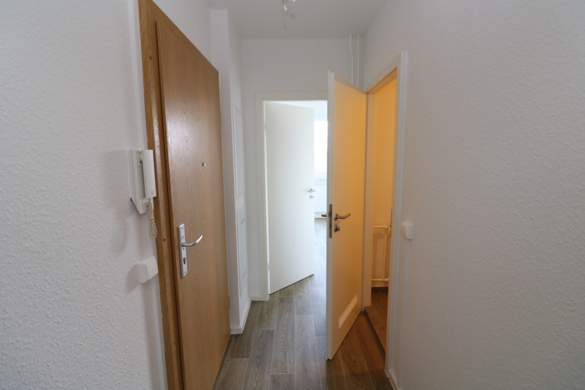Auch für Nichtschwimmer geeignet...3-RW mit modernem Wannenbad & Balkon! - Flur