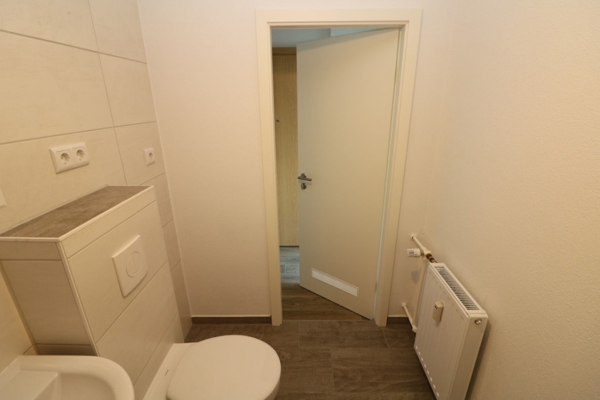 Auch für Nichtschwimmer geeignet...3-RW mit modernem Wannenbad & Balkon! - Bad mit Wanne