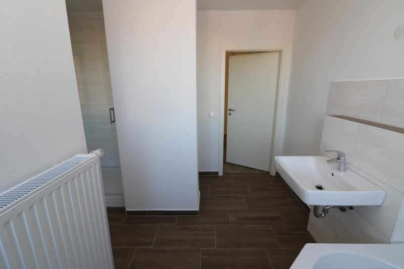 Wer´s GROß mag***Neu sanierte Etagenwohnung mit Wanne, Dusche & 2 Balkonen!!! - Bad