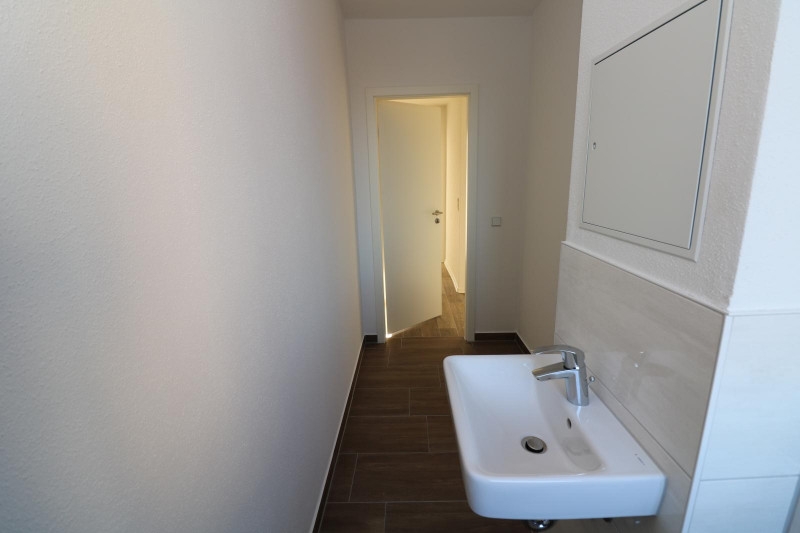 Wer´s GROß mag***Neu sanierte Etagenwohnung mit Wanne, Dusche & 2 Balkonen!!! - Gäste-WC