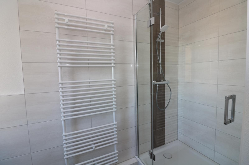 Wer´s GROß mag***Neu sanierte Etagenwohnung mit Wanne, Dusche & 2 Balkonen!!! - Bad