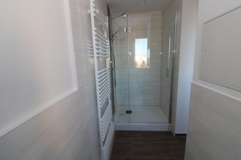 Wer´s GROß mag***Neu sanierte Etagenwohnung mit Wanne, Dusche & 2 Balkonen!!! - Bad