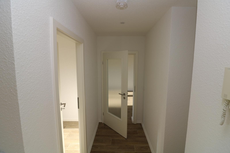 Wer´s GROß mag***Neu sanierte Etagenwohnung mit Wanne, Dusche & 2 Balkonen!!! - Flur