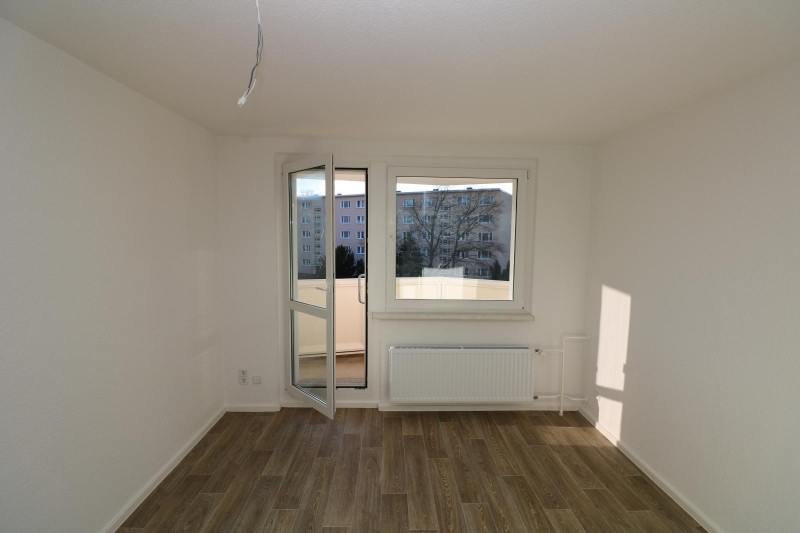 Wer´s GROß mag***Neu sanierte Etagenwohnung mit Wanne, Dusche & 2 Balkonen!!! - Schlafzimmer