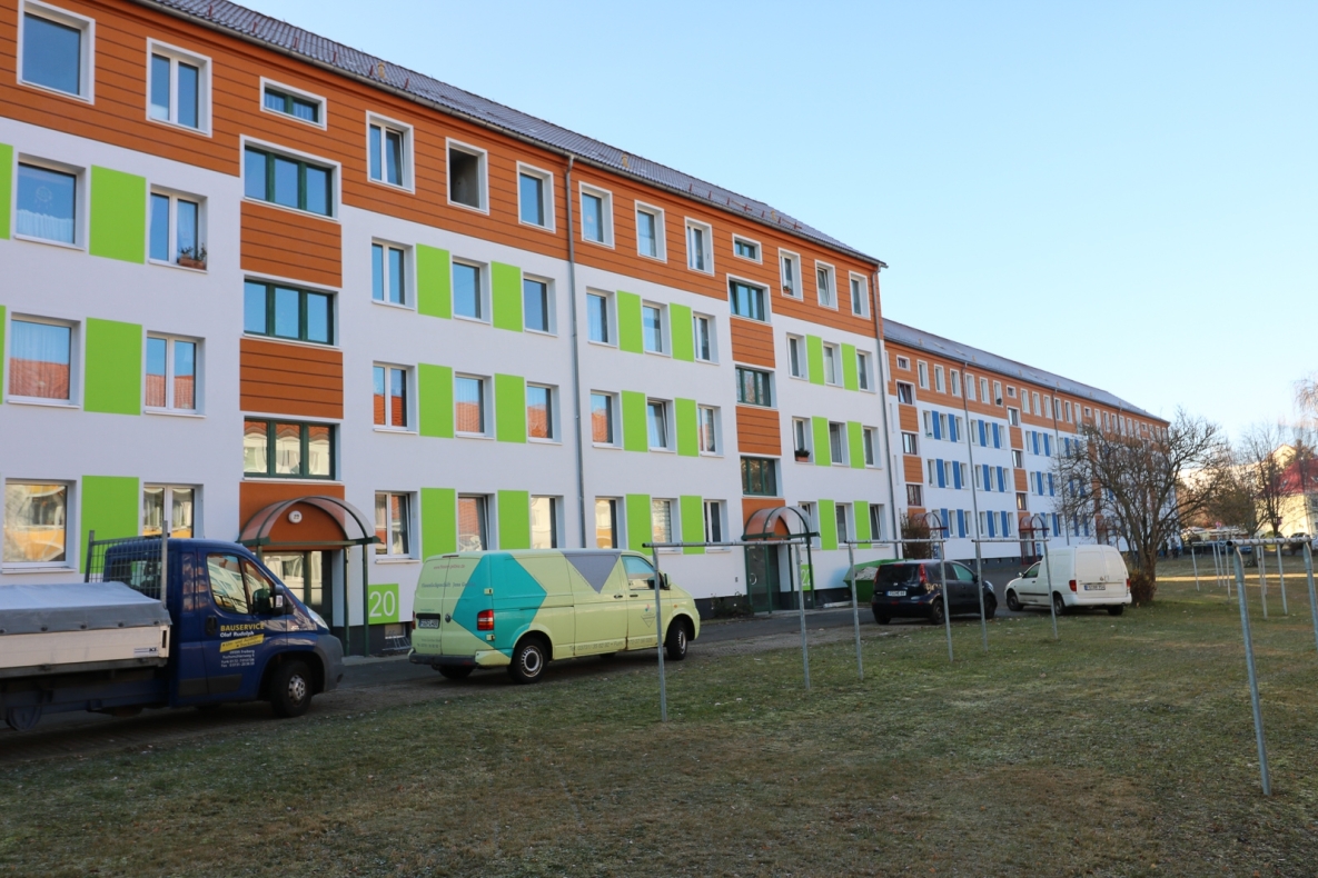 Jackpot! Modernisierte 2RW mit bodentiefer Dusche und XXL Balkon! - Außenansicht