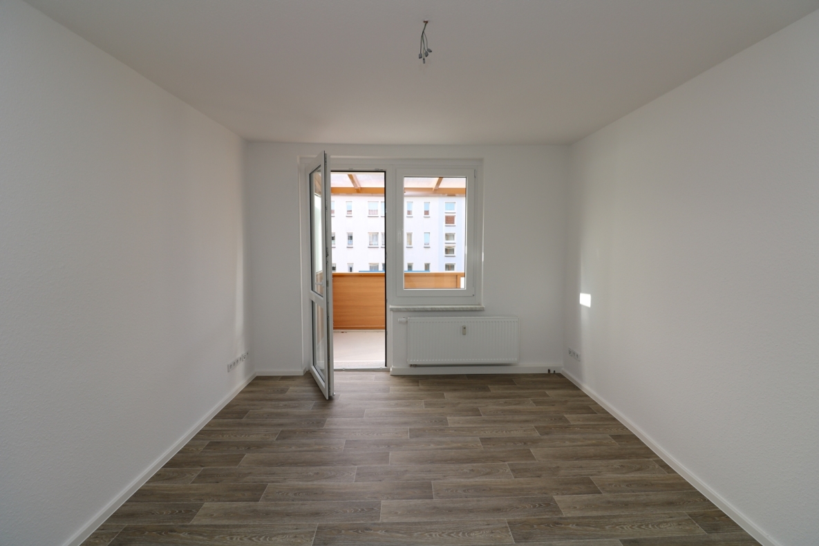 Jackpot! Modernisierte 2RW mit bodentiefer Dusche und XXL Balkon! - Beispiel Wohnzimmer