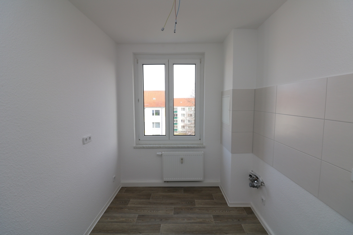 Jackpot! Modernisierte 2RW mit bodentiefer Dusche und XXL Balkon! - Beispiel Küche