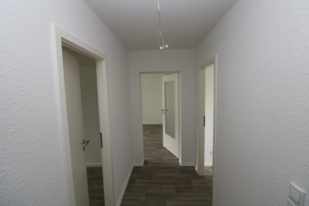 Familienwohnung sucht Nachwuchs...4-RW mit Wanne & Balkon!!! - Beispiel Flur