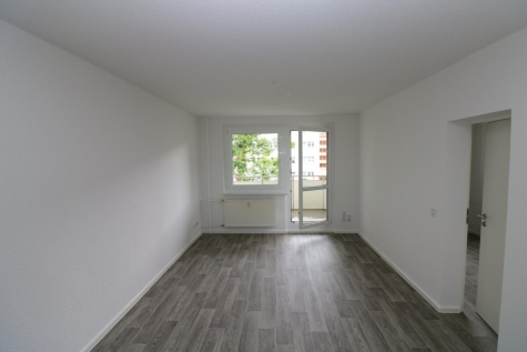 Familienwohnung sucht Nachwuchs…4-RW mit Wanne & Balkon!!!, 09599 Freiberg, Ziolkowskistraße 11
