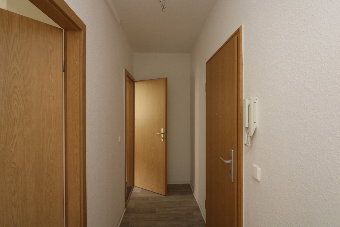 Dein Platz an der Sonne - schicke 1RW mit Balkon und Badewanne im Erdgeschoss - Flur