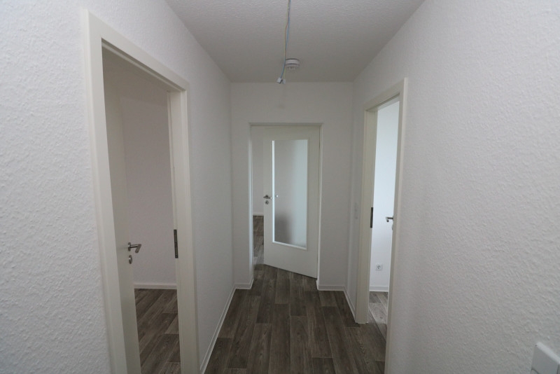 Kochlöffel-Dirigent gesucht...3-RW mit Einbauküche, Wanne & Balkon!!! - Beispiel Flur