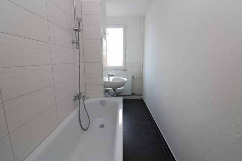 Kochlöffel-Dirigent gesucht...3-RW mit Einbauküche, Wanne & Balkon!!! - Beispiel Bad