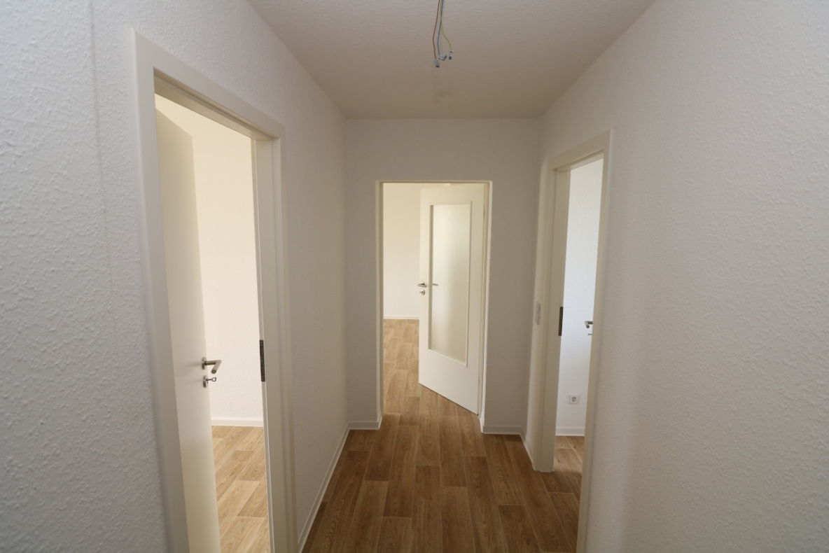 Kochlöffel-Dirigent gesucht...3-RW mit Einbauküche, Wanne & Balkon!!! - Flur
