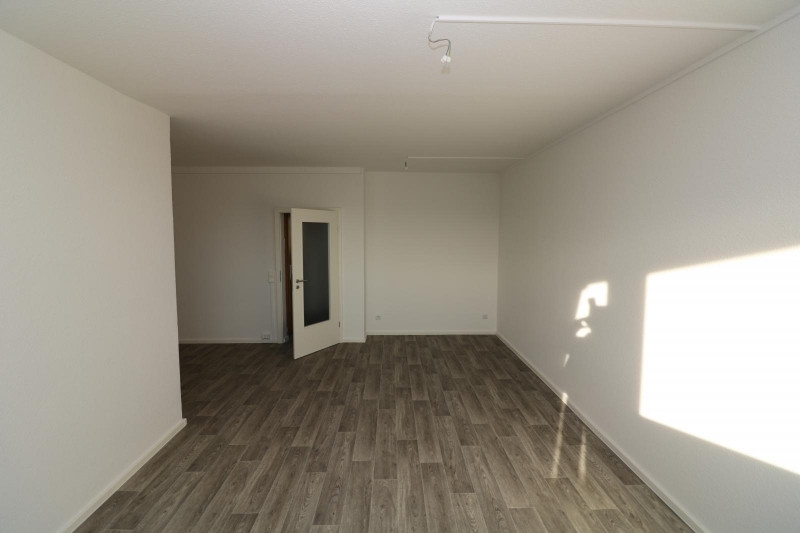Eine neue Wohnung ist wie ein neues Leben…neu sanierte 2-RW mit Dusche & Balkon!!! - Wohnzimmer
