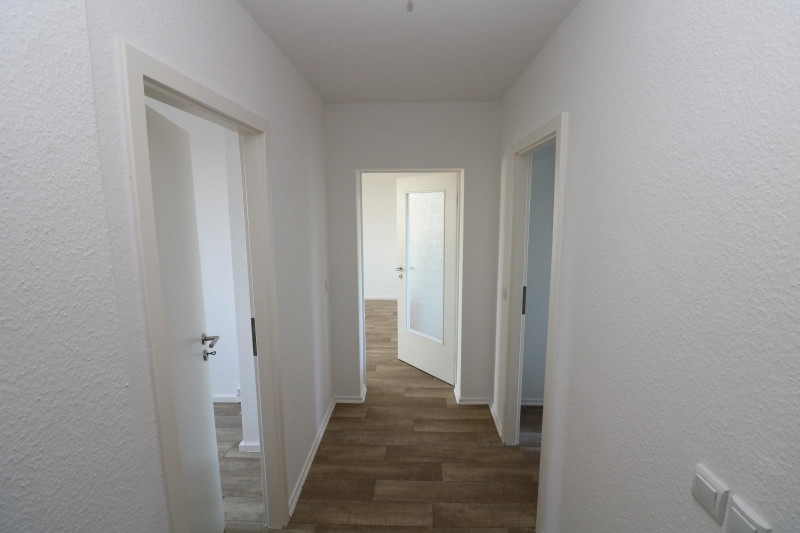 Flieg mit mir zu den Sternen…helle 3-RW mit Wanne & Balkon!!! - Flur