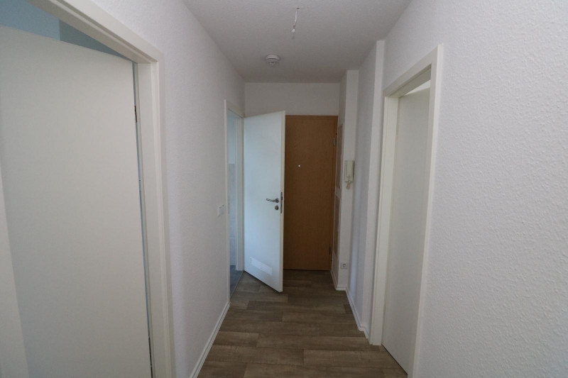 Flieg mit mir zu den Sternen…helle 3-RW mit Wanne & Balkon!!! - Flur