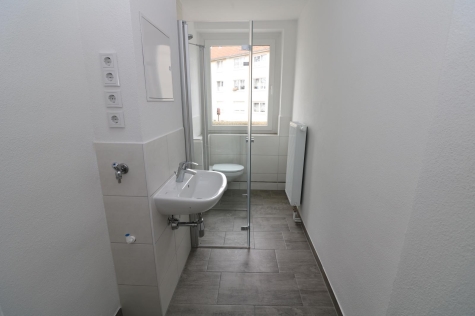 Hier bleibt kein Auge trocken – moderne 3RW mit bodentiefer Dusche!, 09599 Freiberg, Dr.-Richard-Beck-Straße 17