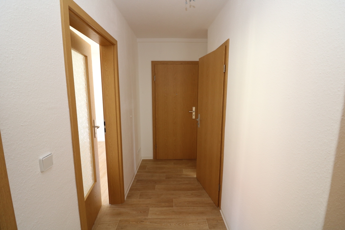 Hier bleibt kein Auge trocken - moderne 3RW mit bodentiefer Dusche! - Beispiel Flur