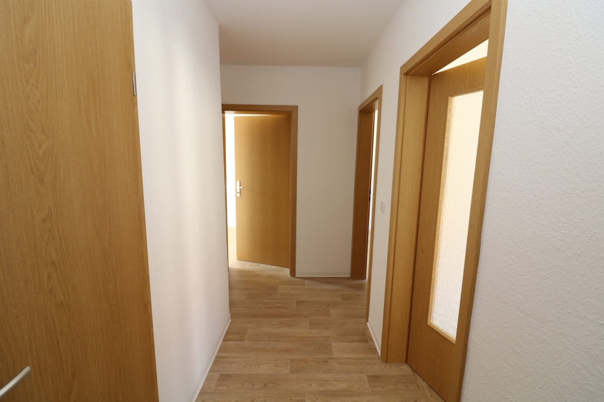 Hier bleibt kein Auge trocken - moderne 3RW mit bodentiefer Dusche! - Beispiel Flur