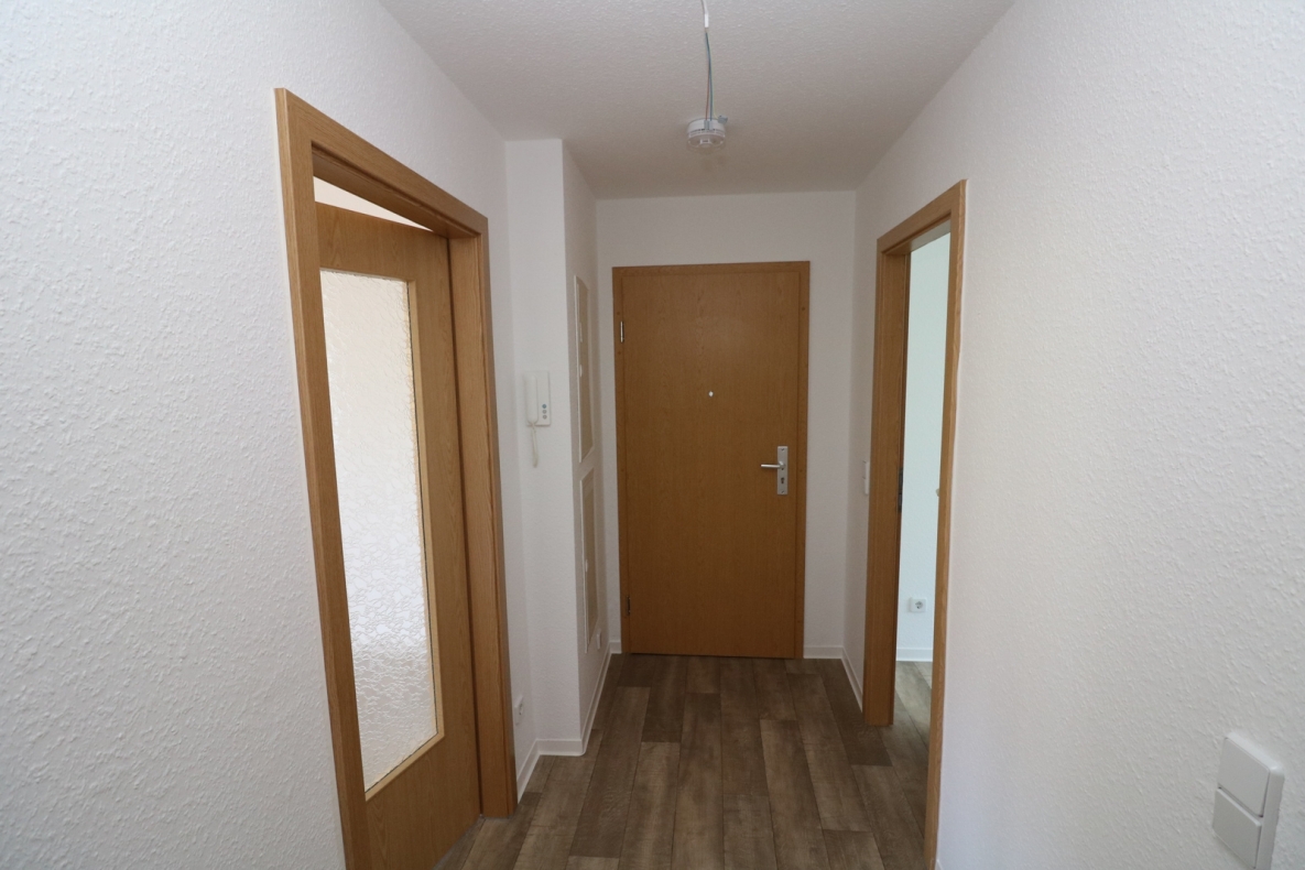 Guten Morgen Sonnenschein...helle 2-RW mit Wanne u. Balkon!!! - Beispiel Flur