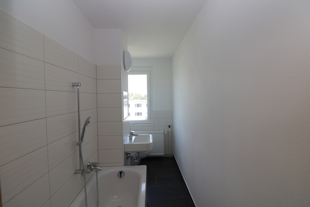 Guten Morgen Sonnenschein...helle 2-RW mit Wanne u. Balkon!!! - Beispiel Bad mit Wanne
