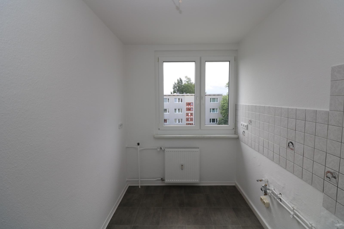 Viel Platz im großen Kinderzimmer...3-RW mit Wanne u. Balkon!!! - Küche