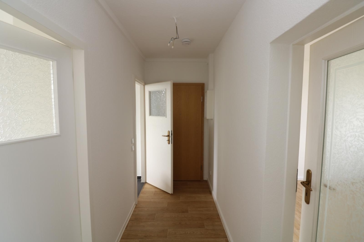 Viel Platz im großen Kinderzimmer...3-RW mit Wanne u. Balkon!!! - Flur