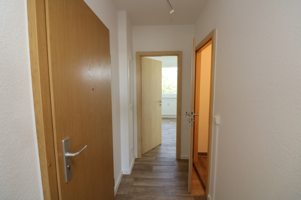 Wohlfühlgarantie...neu sanierte 3-RW mit Dusche und Balkon!!! - Beispiel Flur