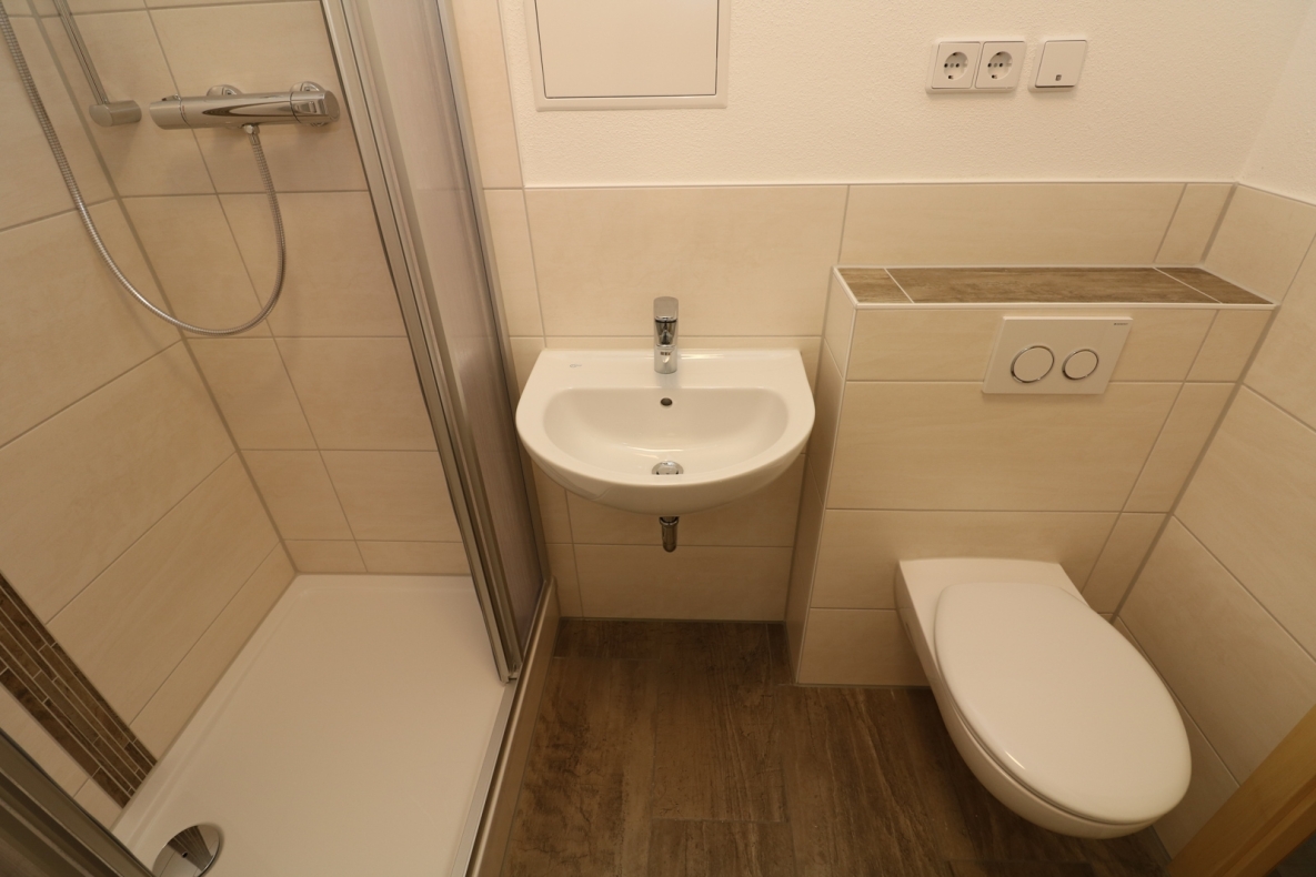 Wohlfühlgarantie...neu sanierte 3-RW mit Dusche und Balkon!!! - Beispiel Bad mit Dusche