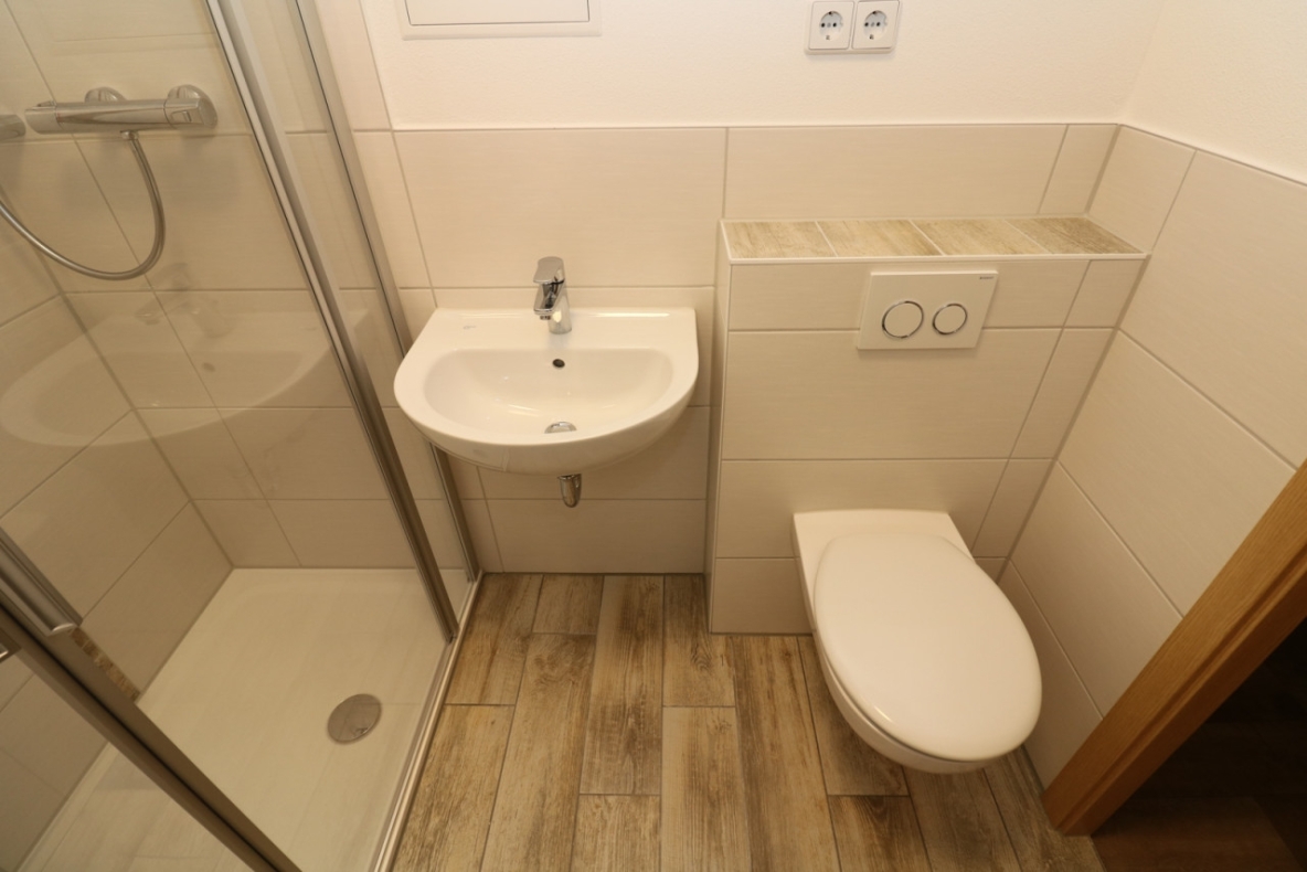 4-Raum-Erdgeschosswohnung mit bodengleicher Dusche & Balkon...einfacher gehts nicht!!! - Beispiel Bad mit Dusche