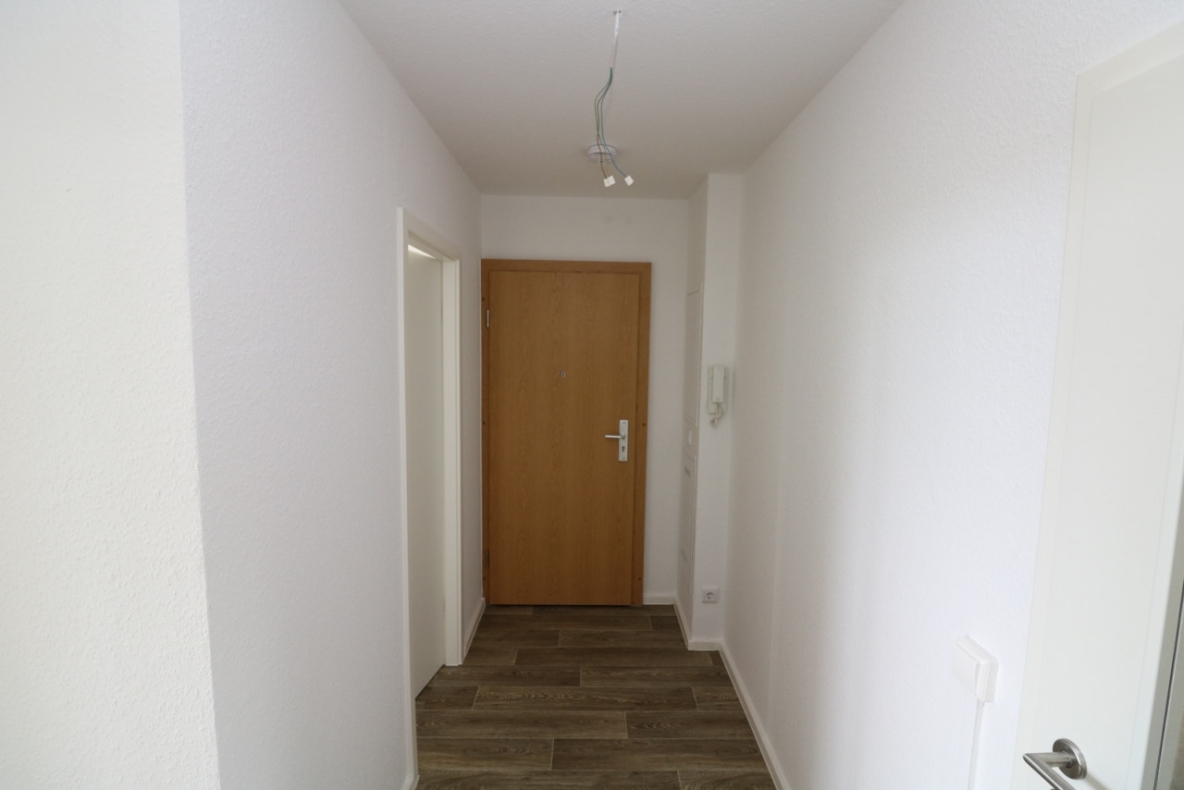 4-Raum-Erdgeschosswohnung mit bodengleicher Dusche & Balkon...einfacher gehts nicht!!! - Beispiel Flur